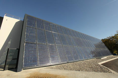 Le bâtiment Adream, au LAAS-CNRS, avec sa façade munie de panneaux photovoltaïques